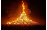 La combustion de la structure, le dernier jour du festival - Crédit photo : D.R. -