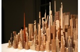 Les métropoles en bois de l'artiste James McNabb - Crédit photo : D.R. -