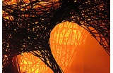 Rituel d’embrasement d’une structure bois lors du festival Burning Man 2006 - © Barry Mulling - Crédit photo : D.R. -