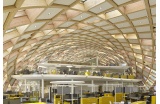 Siège de Swatch Group, Bienne, Suisse. Architecte: Shigeru Ban Architects Europe. Ingénierie bois: SJB.Kempter.Fitze, Eschenbach. Construction bois : Blumer-Lehmann AG, Gossau. - Crédit photo : BOY DE LA TOUR Didier