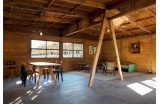 Portique en bois de la maison démontable F 8x8 BCC conçue en 1941 avec Pierre Jeanneret. - Crédit photo : dr -
