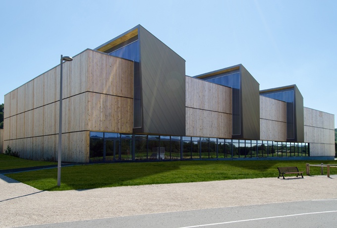 Gymnase à Saint-Chef <br/> Crédit photo : Facy Clément