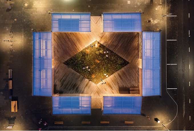 Le projet a été pensé comme un hortus conclusus (jardin clos), à la fois refermé sur lui-même et ouvert sur l'espace public.<br/> Crédit photo : Veermae Tiit
