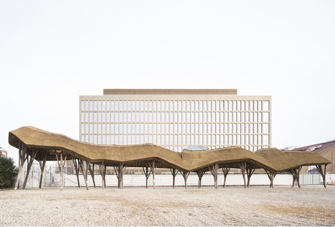 Vue sur le prototype de 40 m, pour le moment installé sur une petite parcelle libre à l'Ouest de l'opération Pulse.<br/> Crédit photo : GUILLAUME Clément