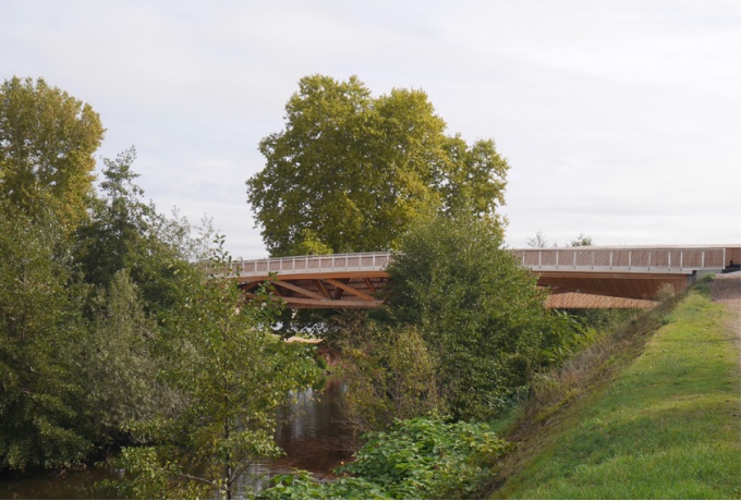 L'’inscription discrète de la passerelle dans le paysage, et l’intangébilité des forces en présence génèrent un sentiment d’apaisement.<br/> Crédit photo : © Arborescence  
