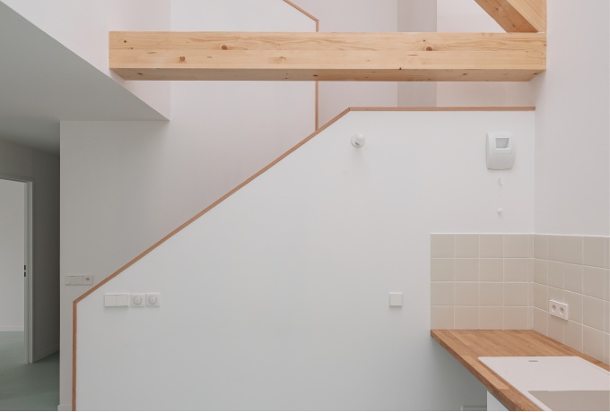 Les duplex offrent du bois apparent dans des volumes en double hauteur.<br/> Crédit photo : Mostefaoui Salem